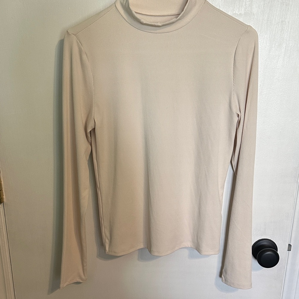 0222 No Boundaries‎ Beige Long Sleeve Turtleneck Top women’s size medium